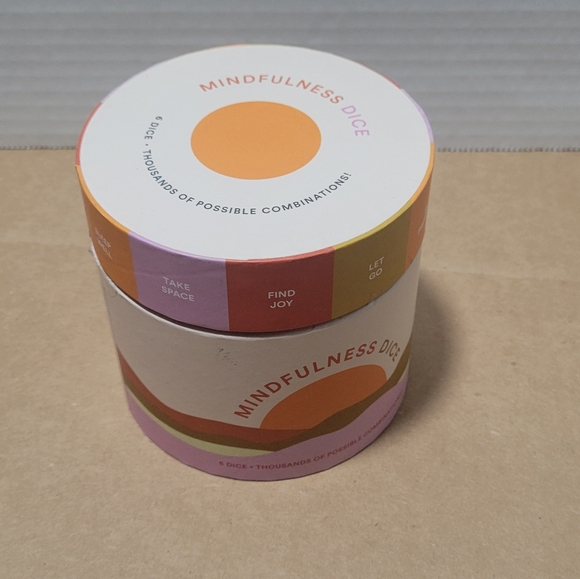 Chronicle Books Mindfulness Dice 6 Dice & Thousands of possible combos - Picture 3 of 5